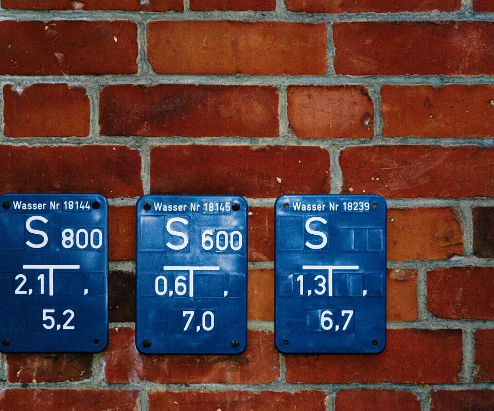 Стена с обозначениями обои