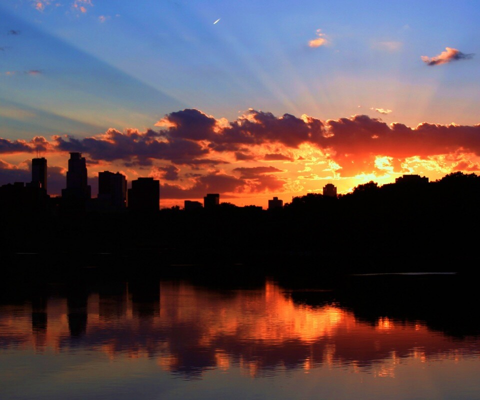 Закат над городом обои