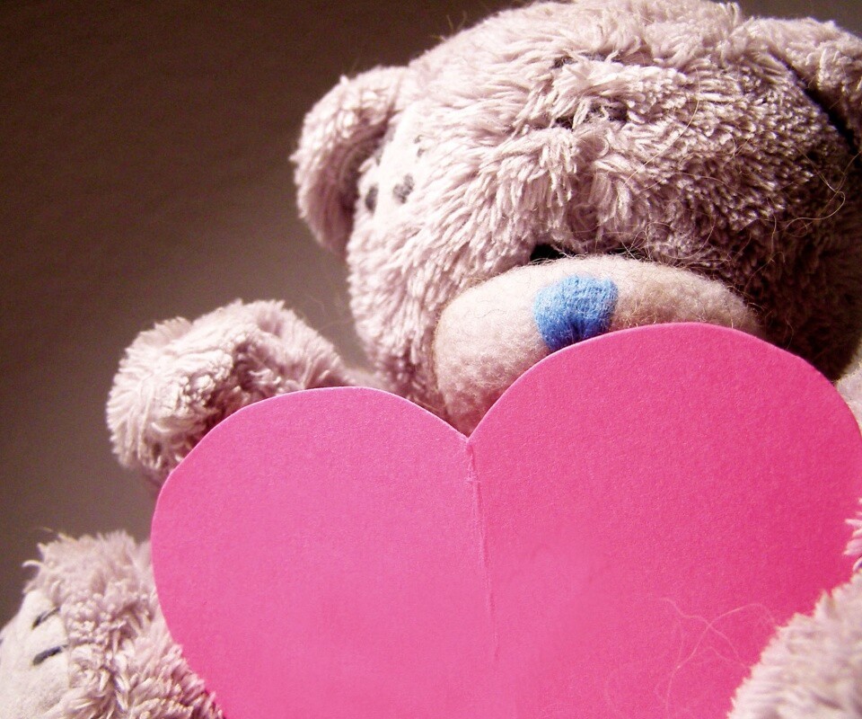 Мишка с сердцечком обои