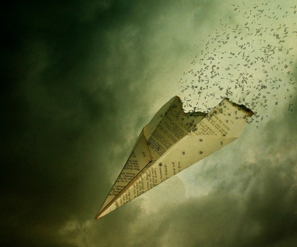Крушение бумажного самолётика обои