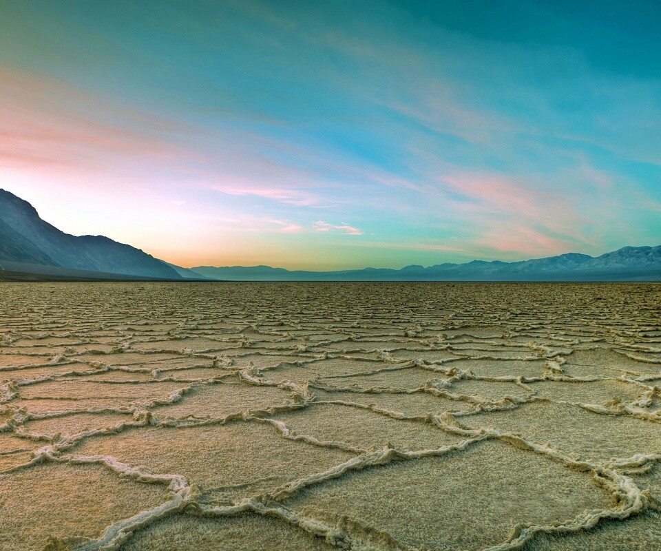 Высохшее пустынное озеро обои