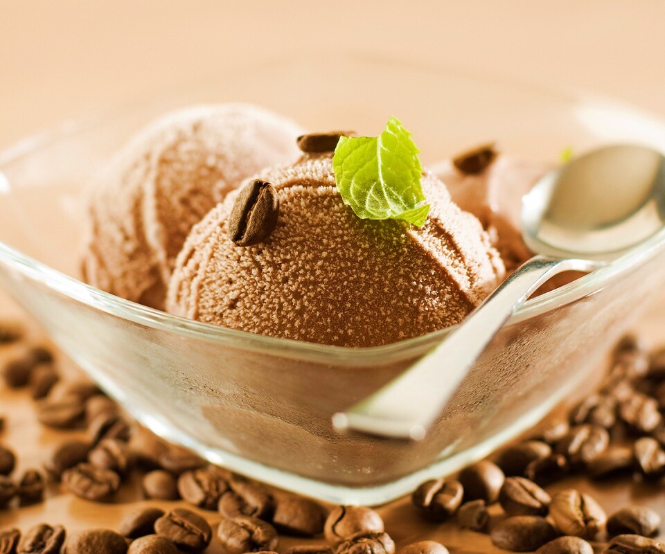 Кофейное мороженое с листиком мяты обои