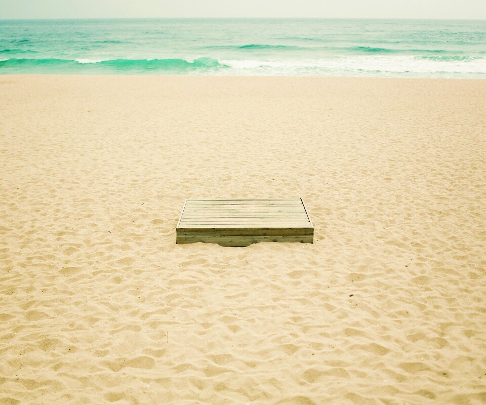 Ящик на пляже обои