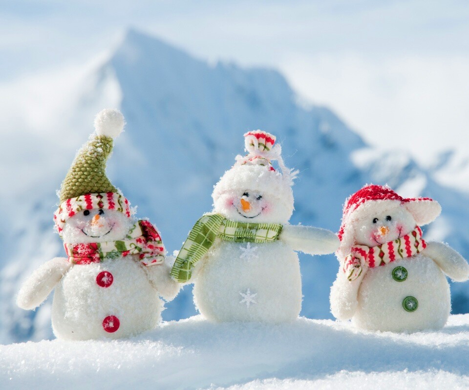 Три снеговика обои