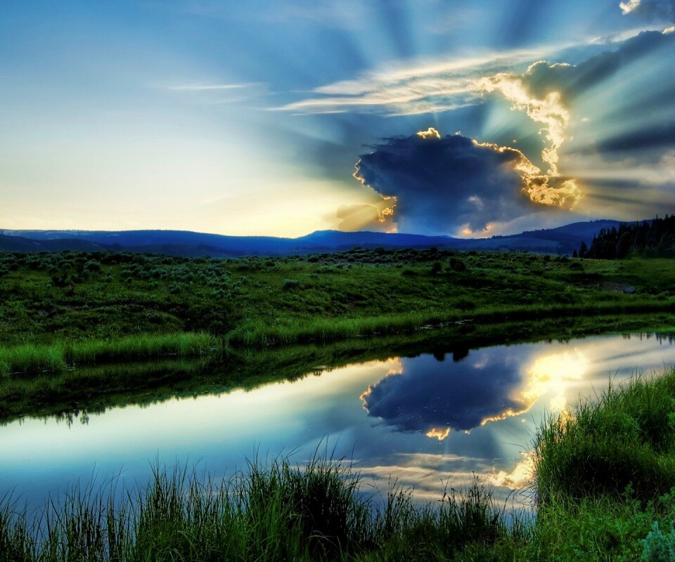 Облако над лугом обои