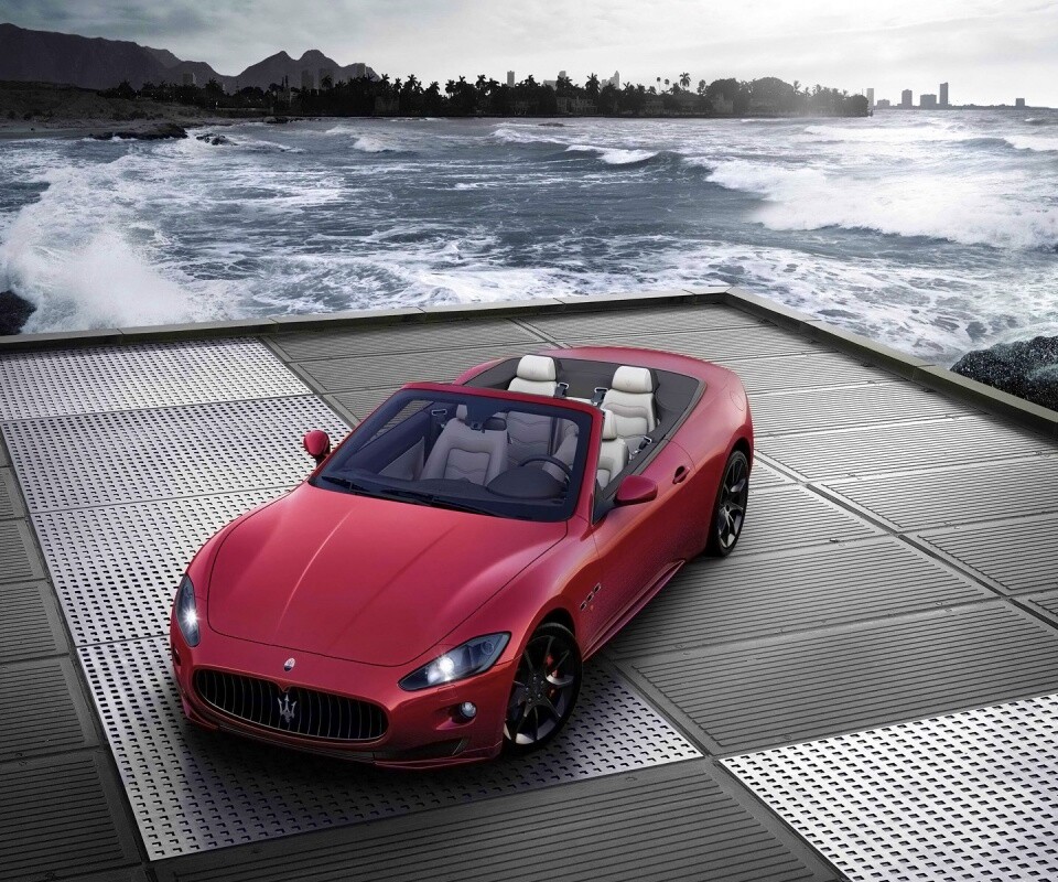 Мазерати на берегу моря обои
