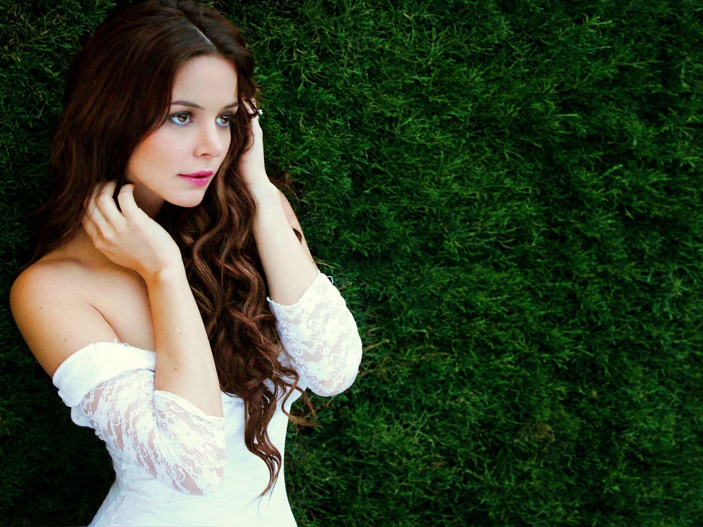 В белом платье обои