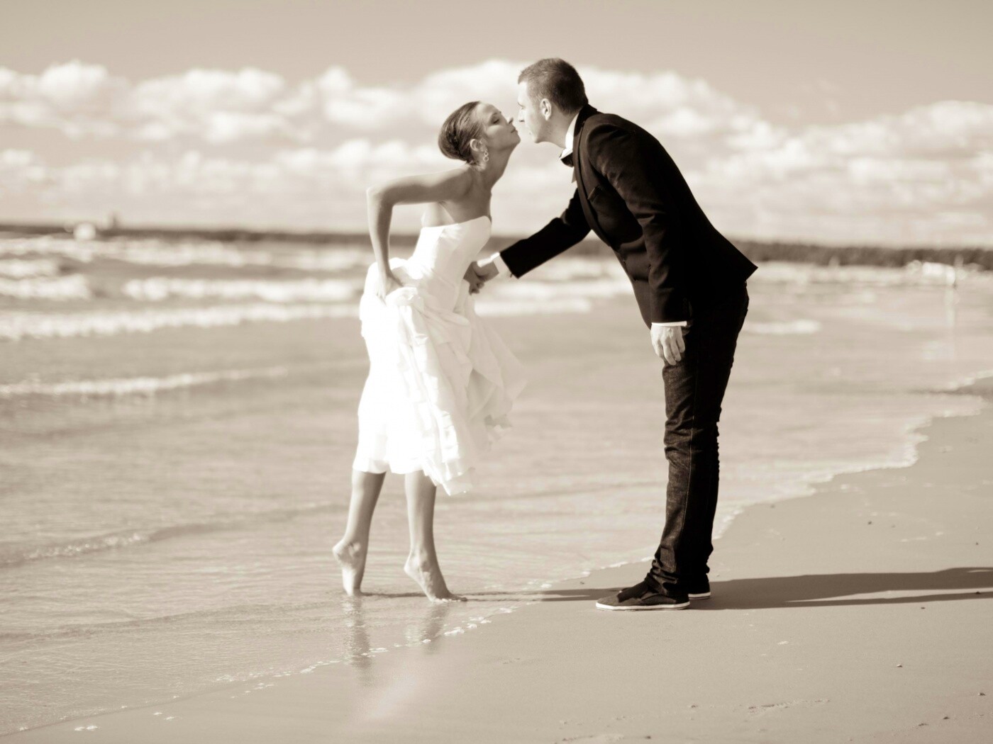 Поцелуй на пляже обои