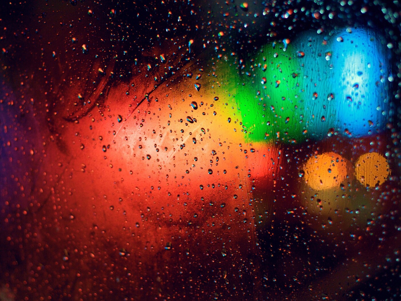 Огни за мокрым стеклом обои