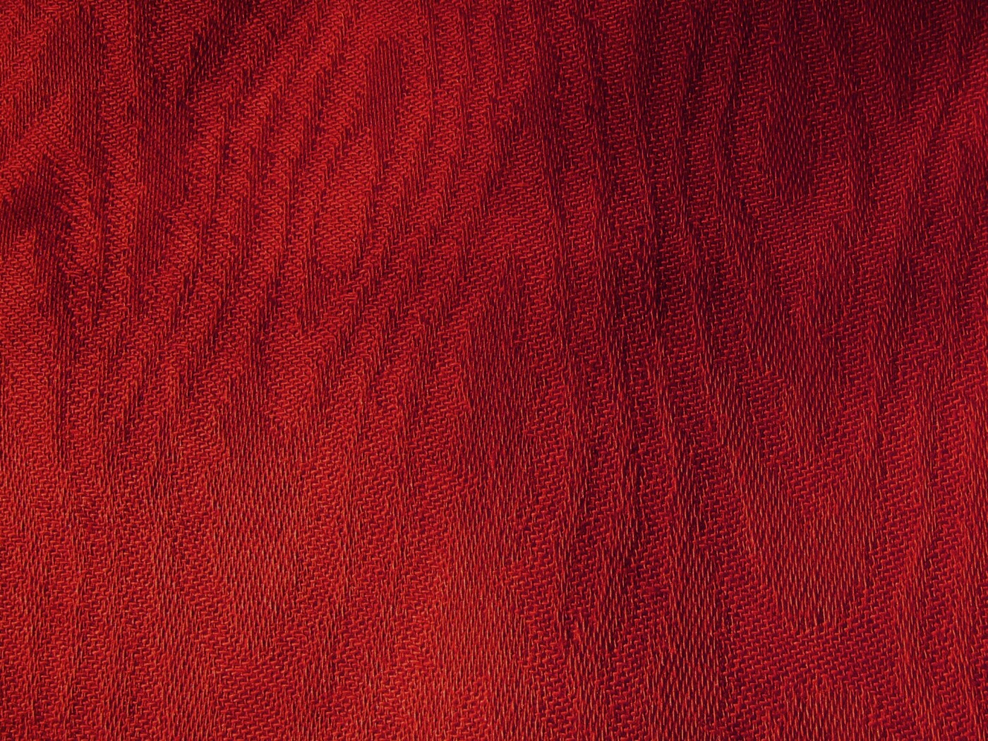 Бордовая узорчатая ткань обои