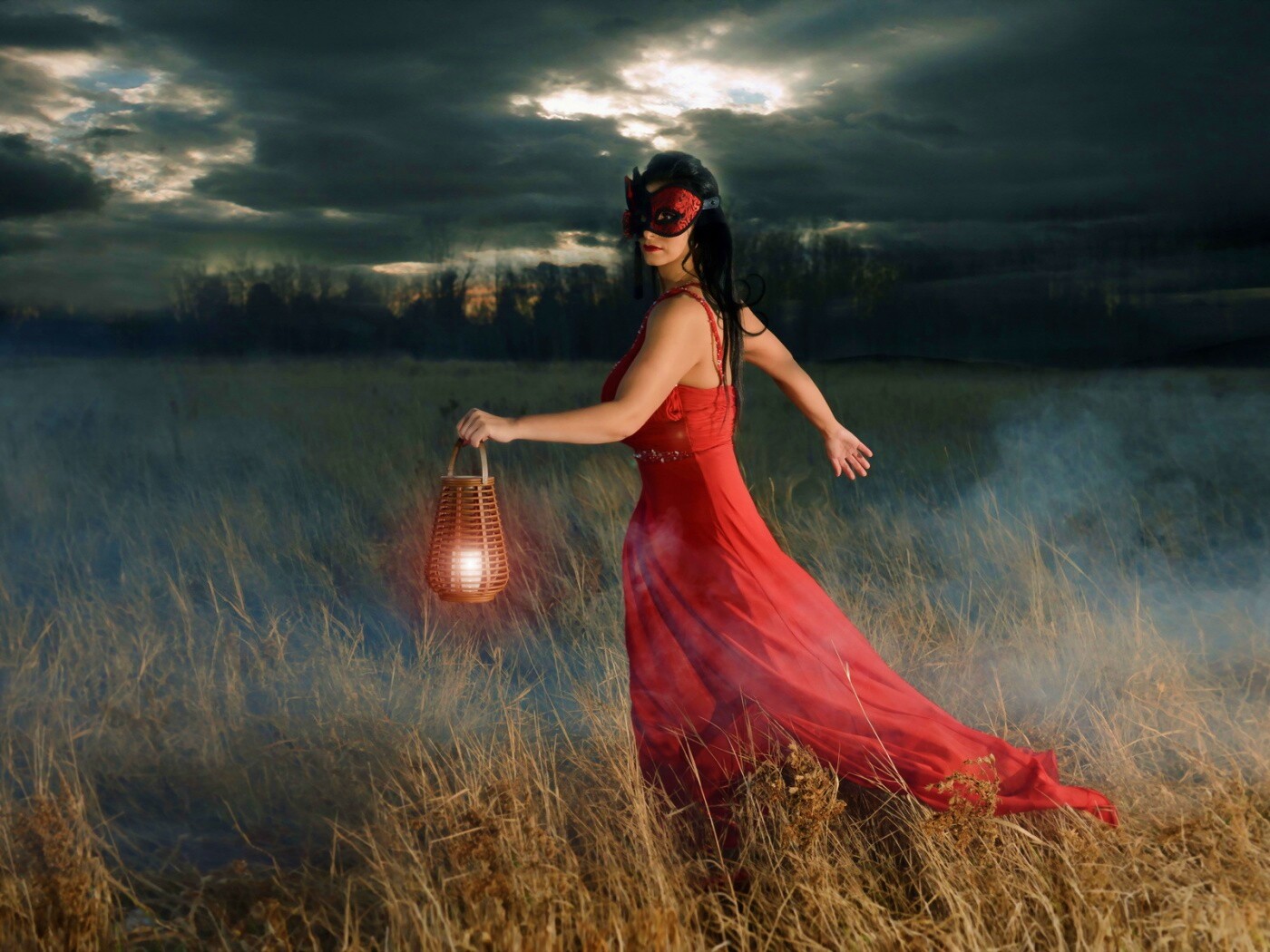 Девушка со свечей обои