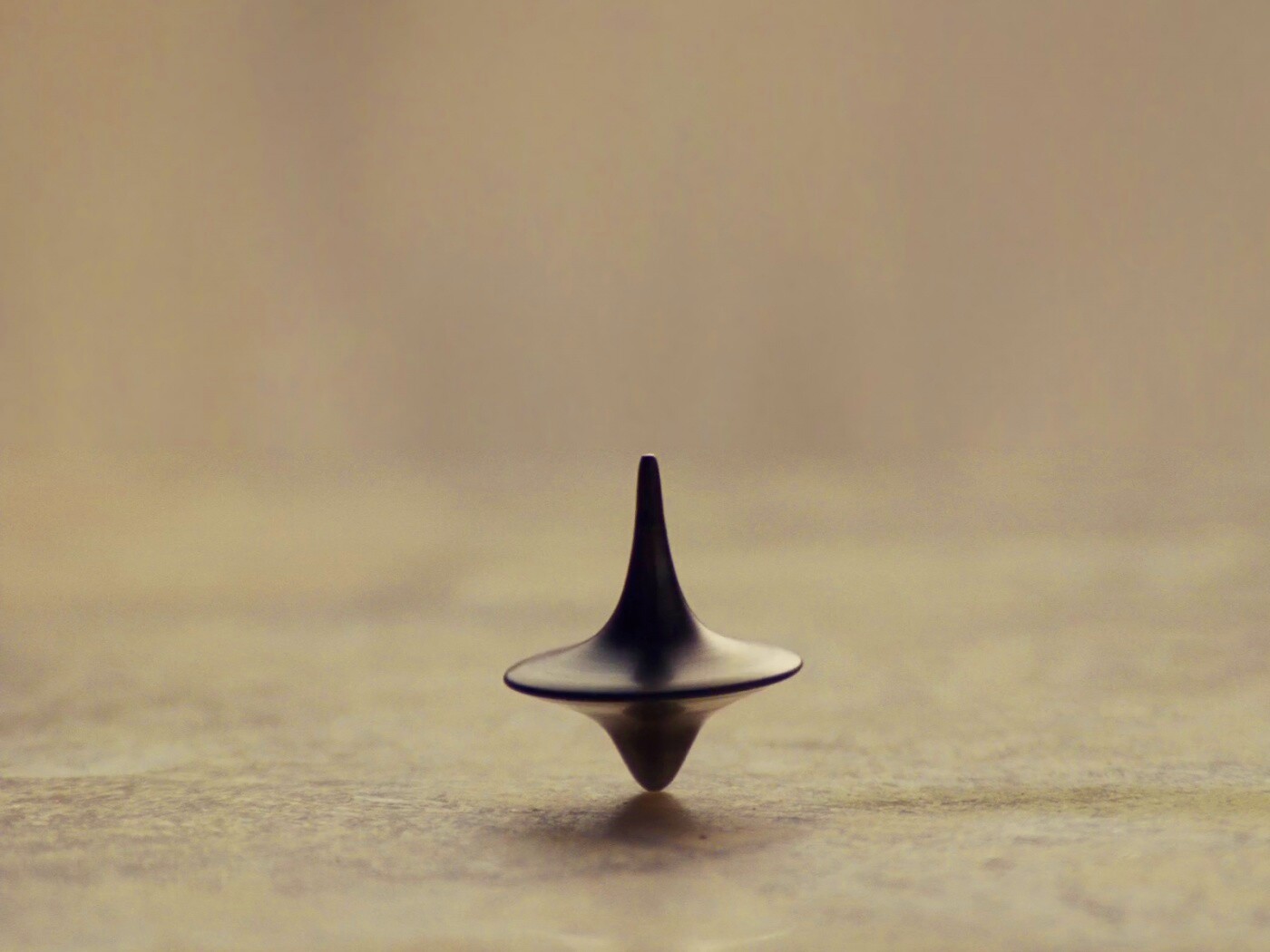 Волчок обои