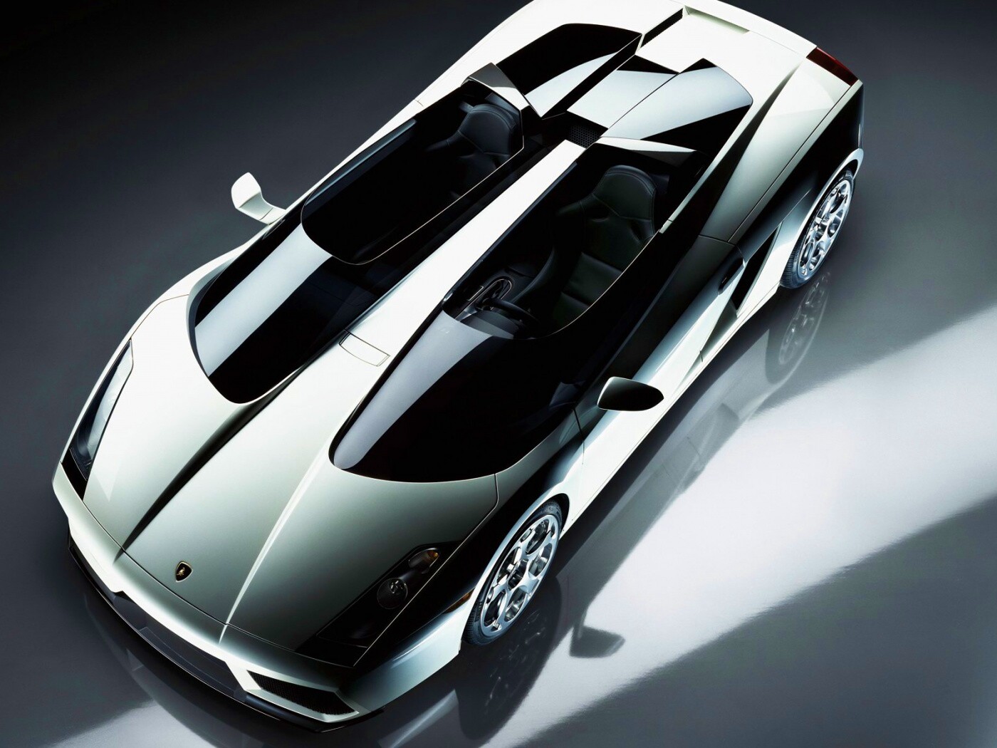 Светло-серый Lamborghini обои