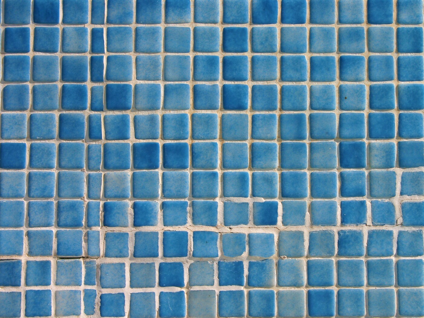 Мелкая голубая плитка обои