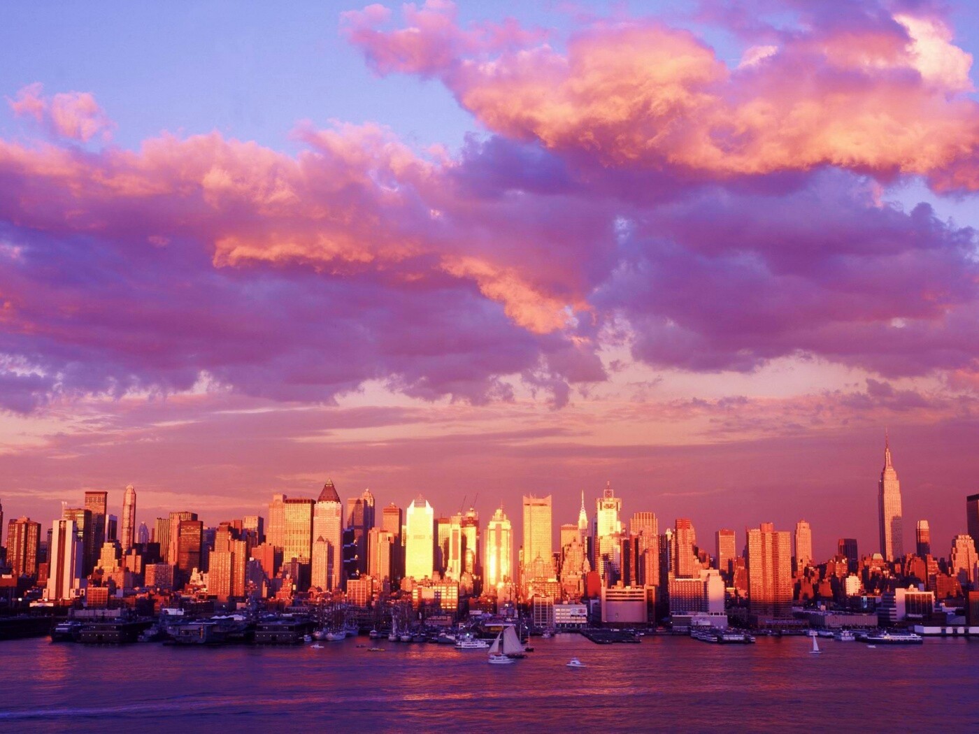 Панорама города на закате обои