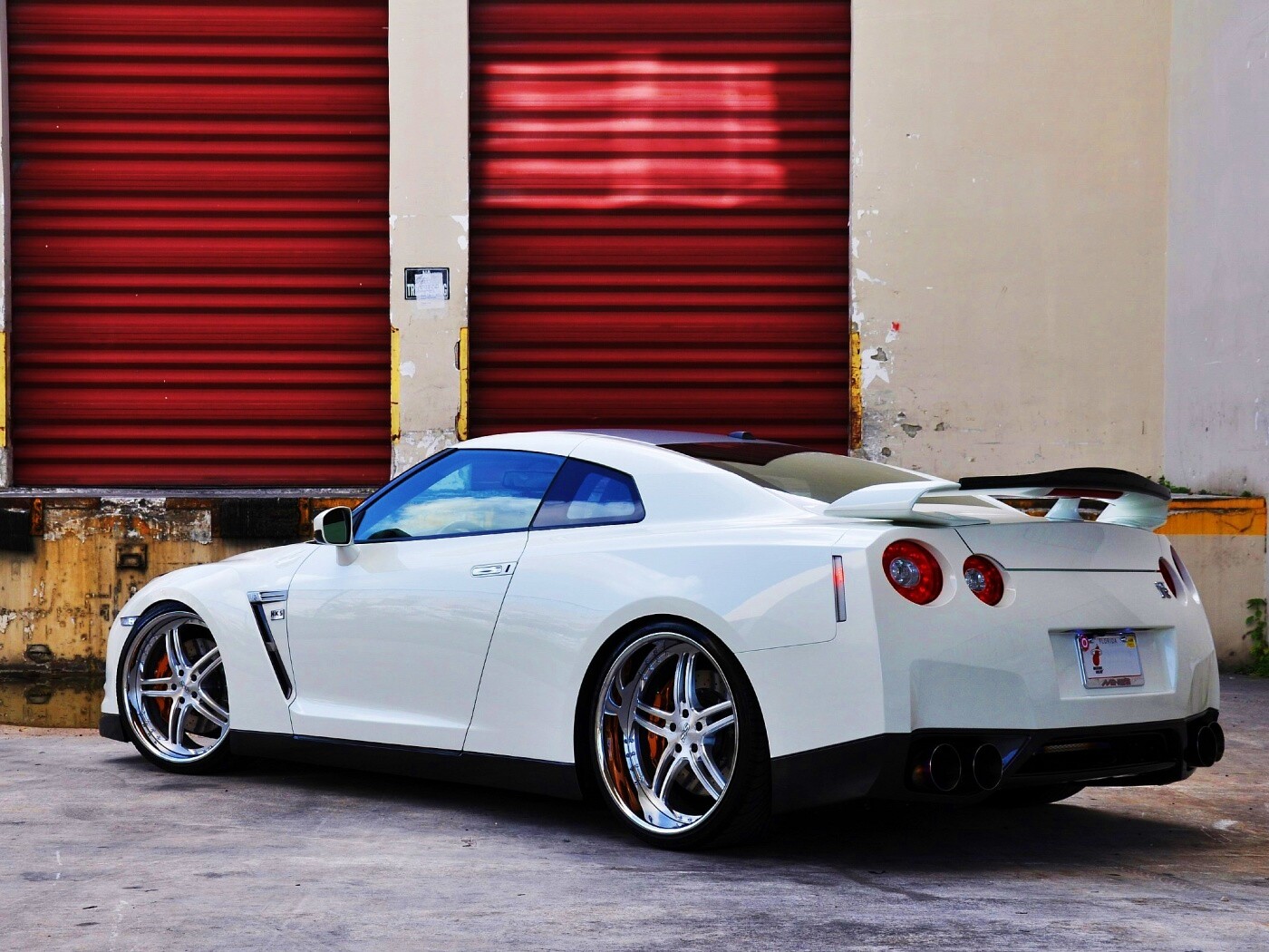 Спортивный Nissan обои