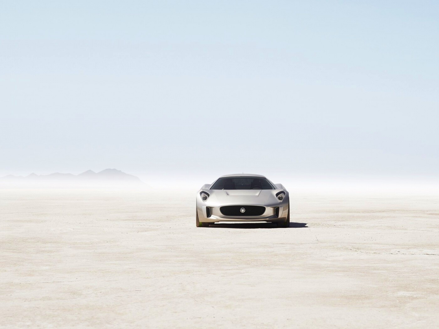 Ягуар подкрадывается обои