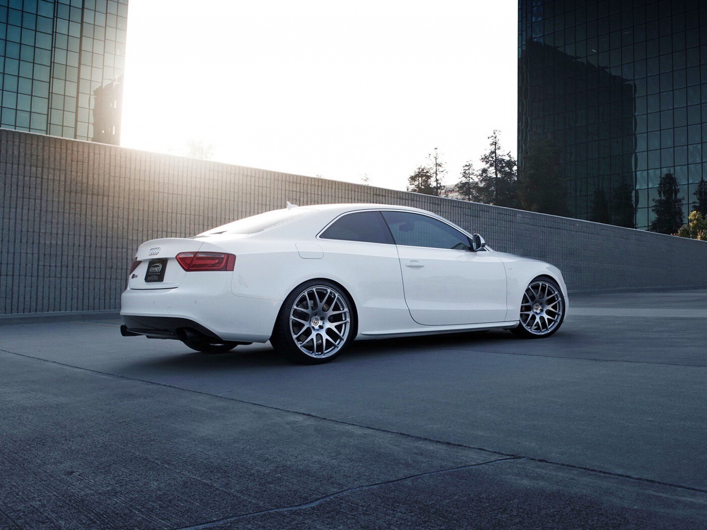 Ауди на парковке обои