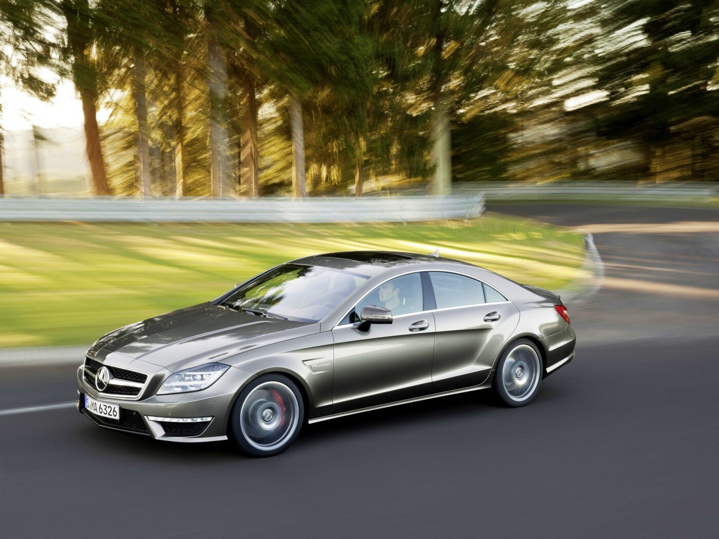 Мерседес в движении обои