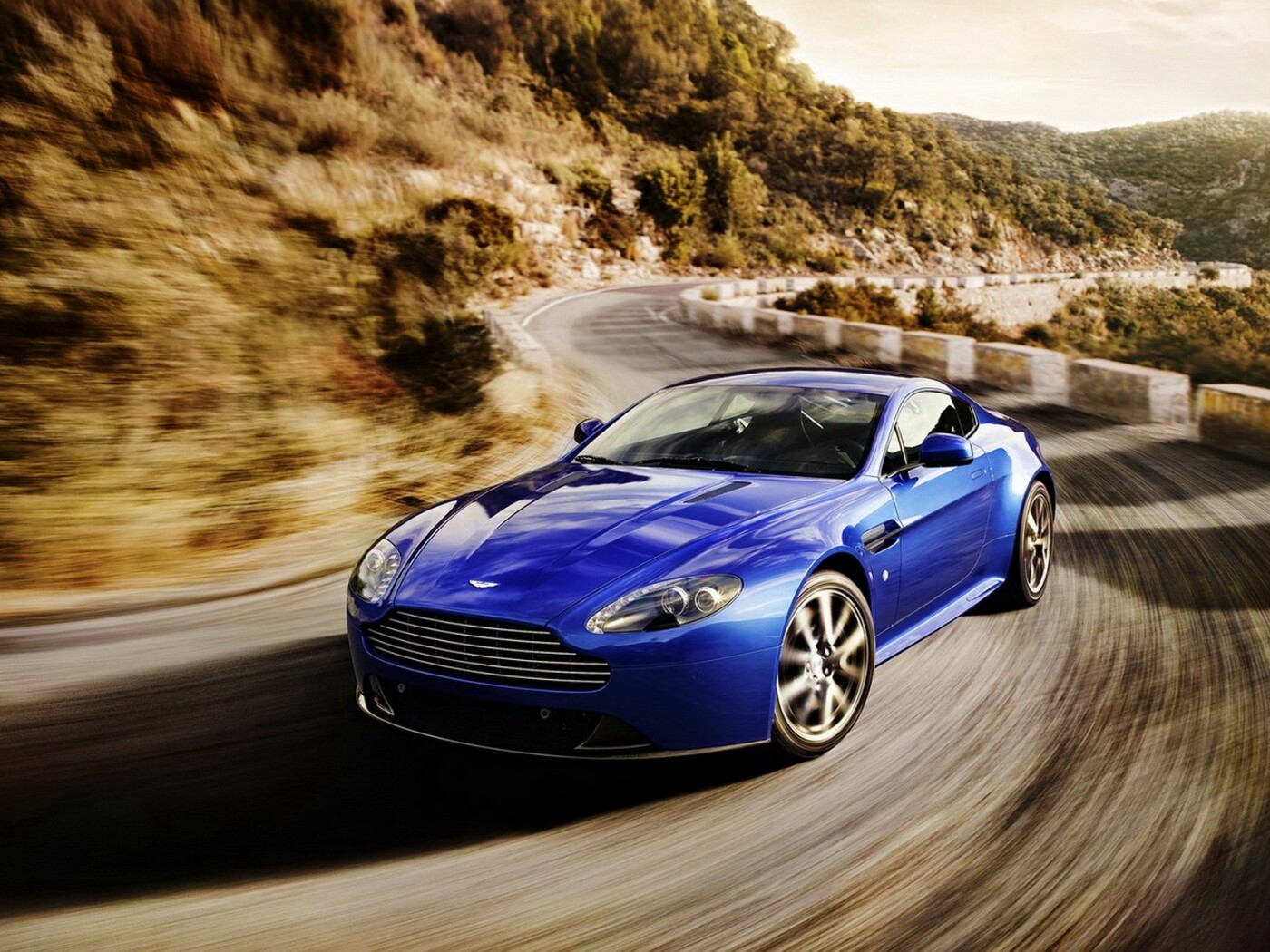 Синий Aston Martin обои