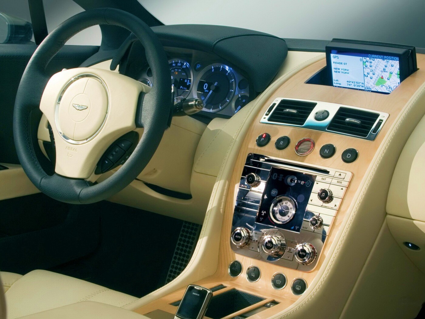 Салон Астон Мартина обои