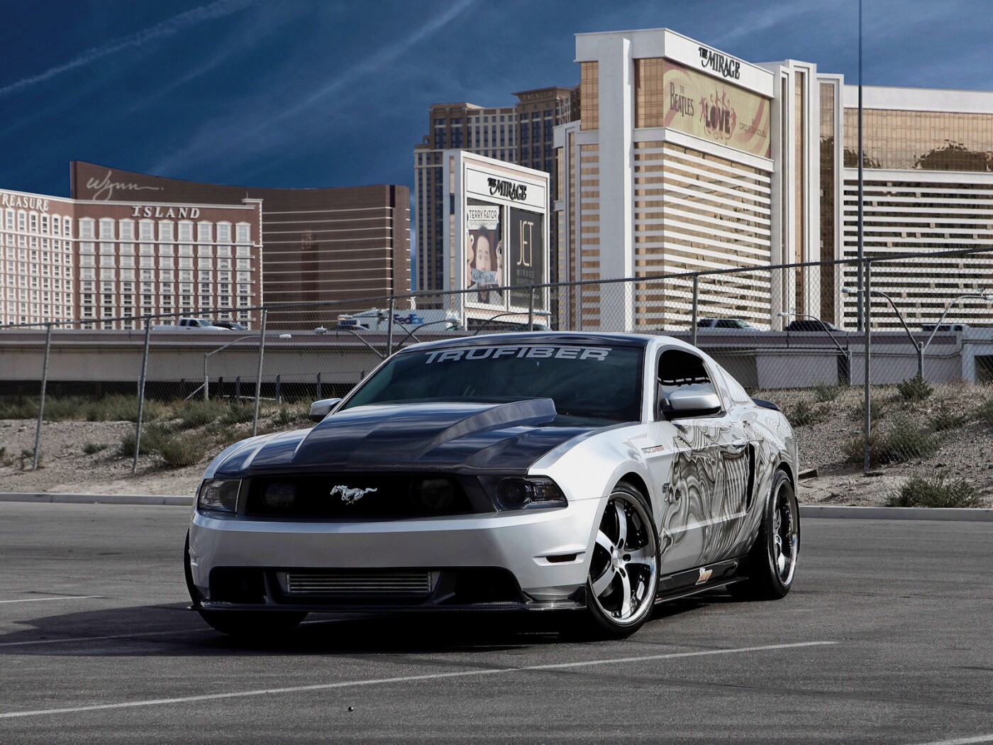 Тюнингованный Форд Мустанг обои