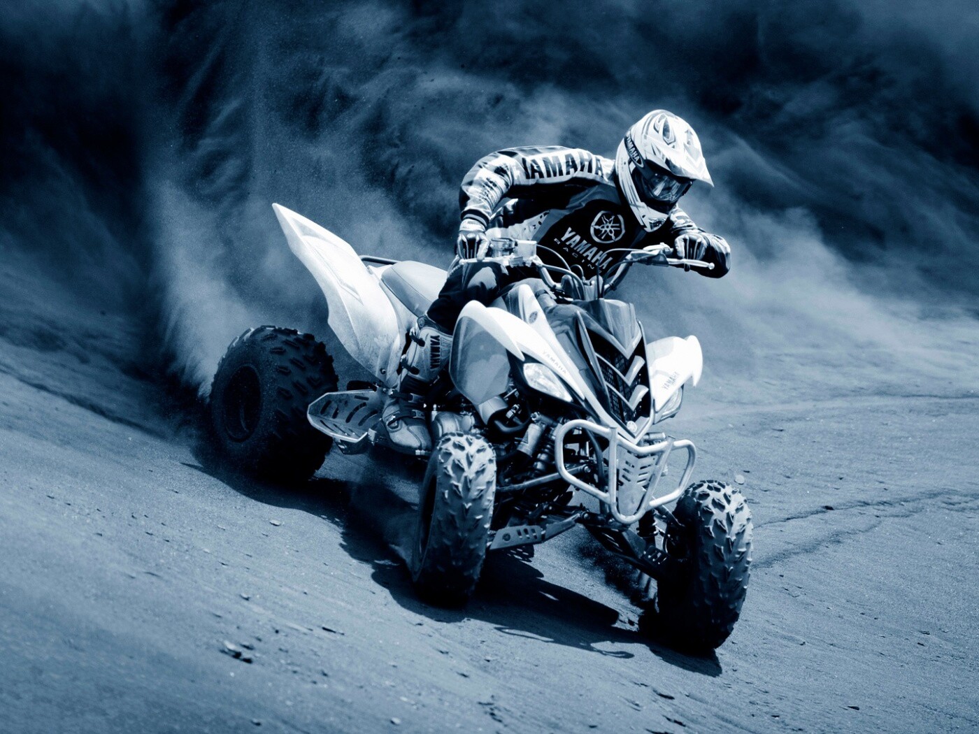 Спортсмен на квадроцикле обои
