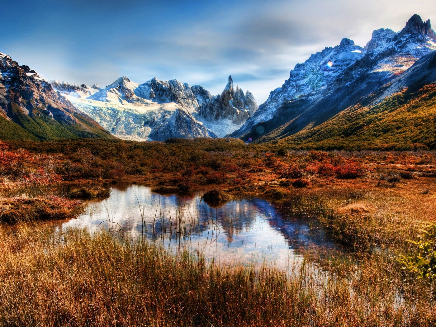 Болота на фоне гор обои