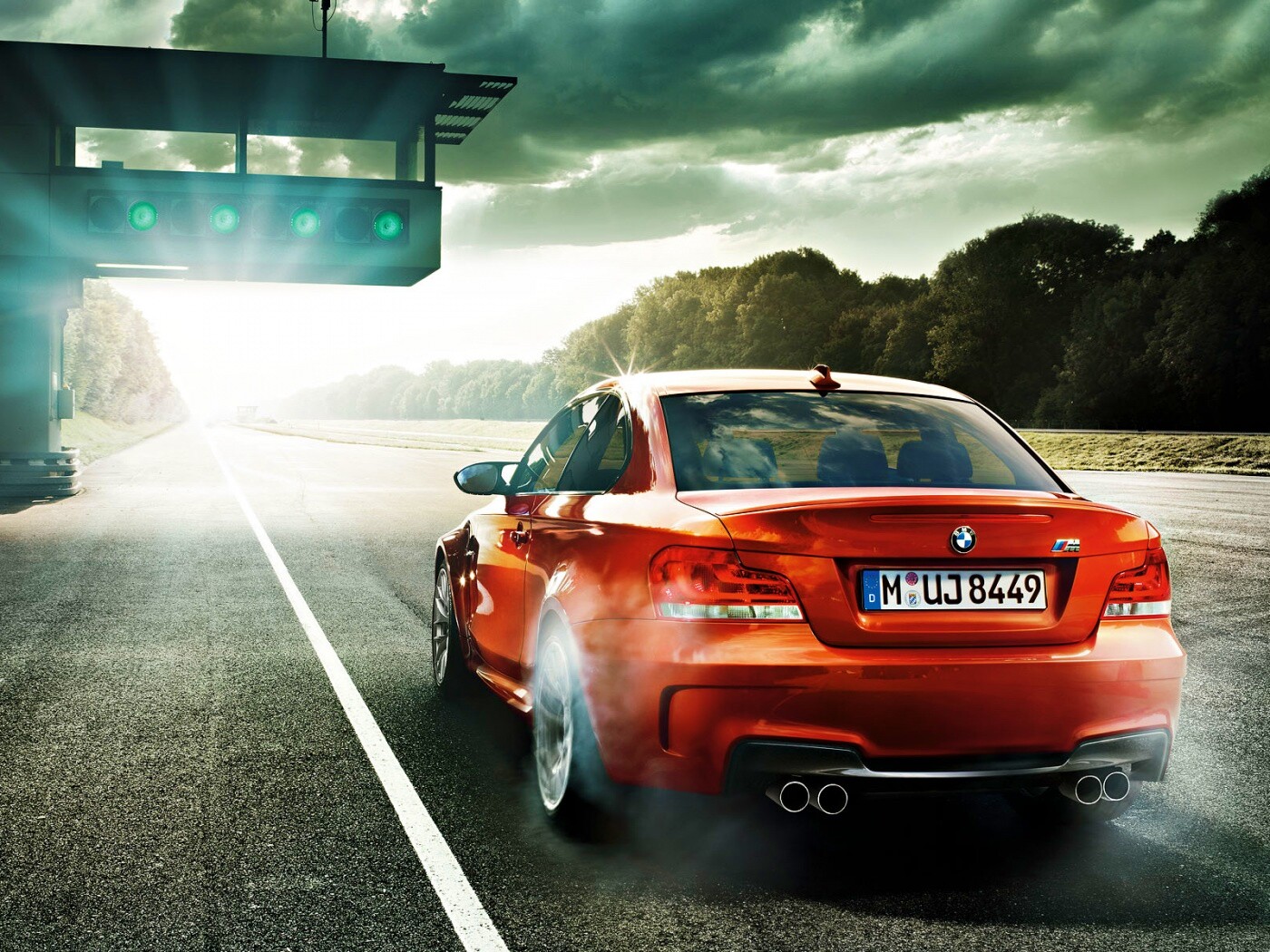 Оранжевый BMW серии M обои