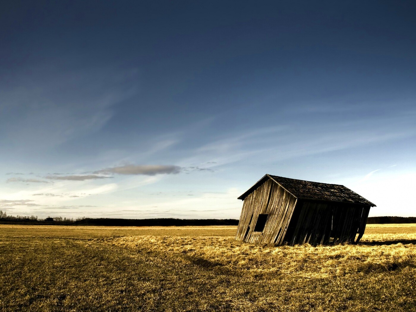 Покосившийся сарай обои