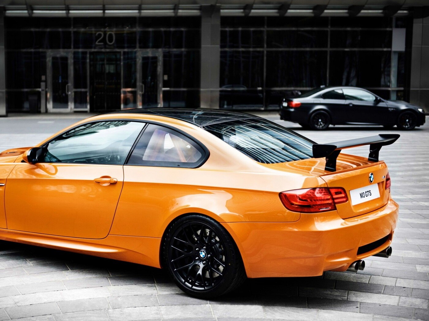 Оранжевый BMW M3 обои