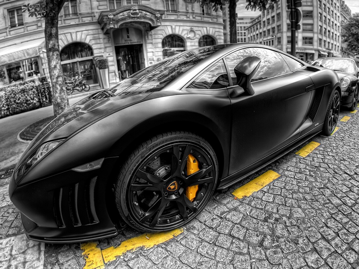 Ламборжини и Порше широкоугольным объективом обои