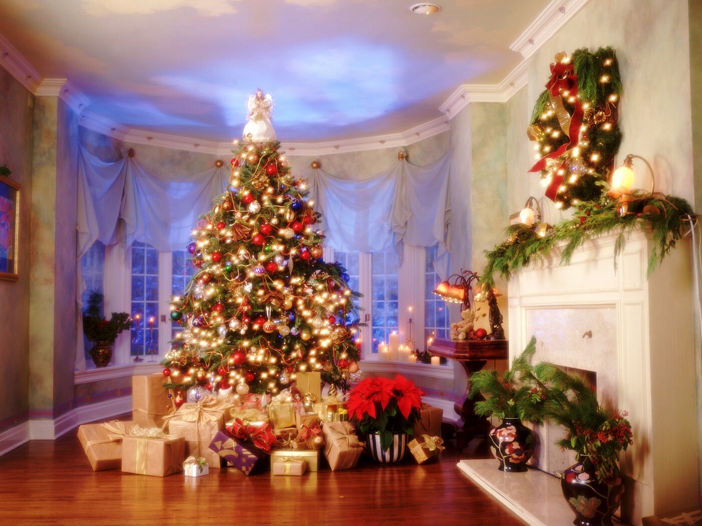 Подарки под ёлкой обои