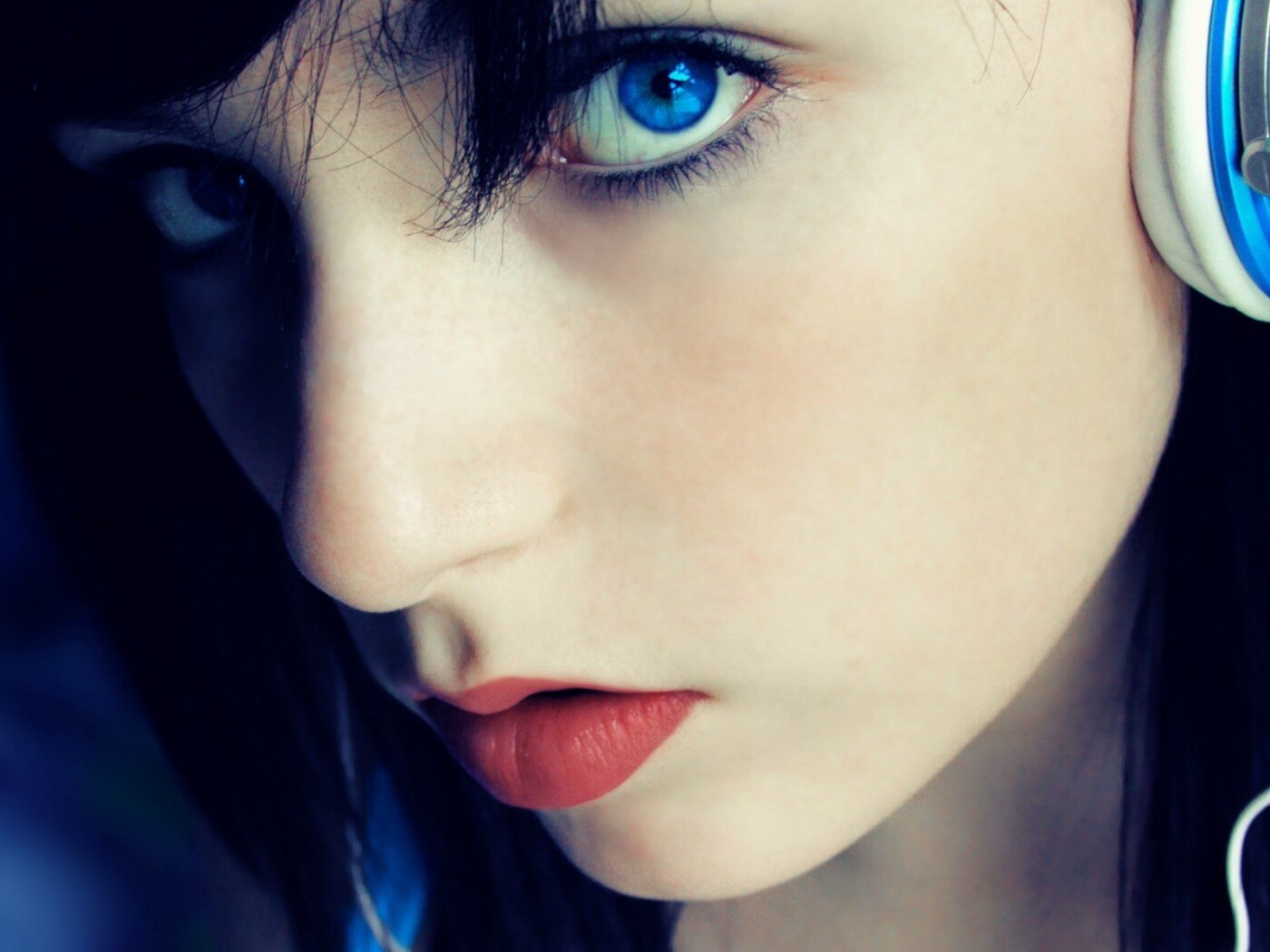 Наушники и девушка обои