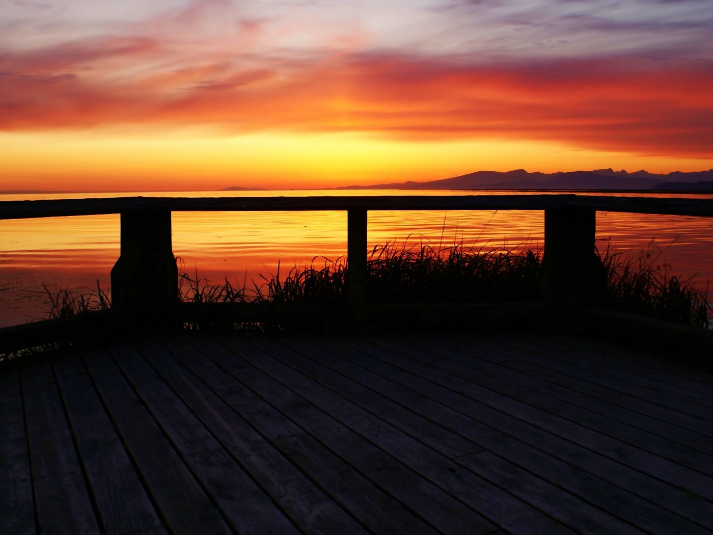 Терасса на море обои