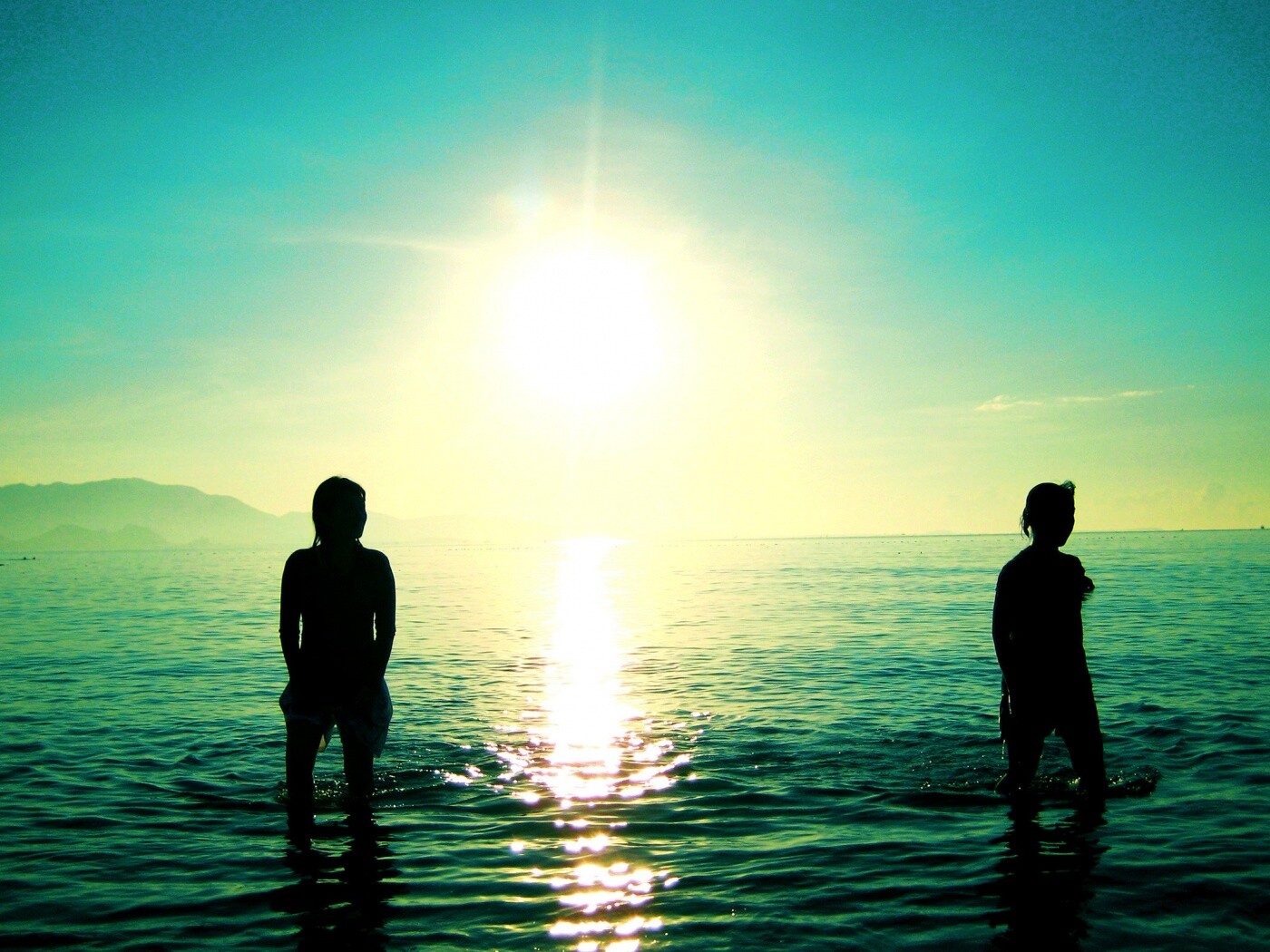 Море, солнце, девушки обои