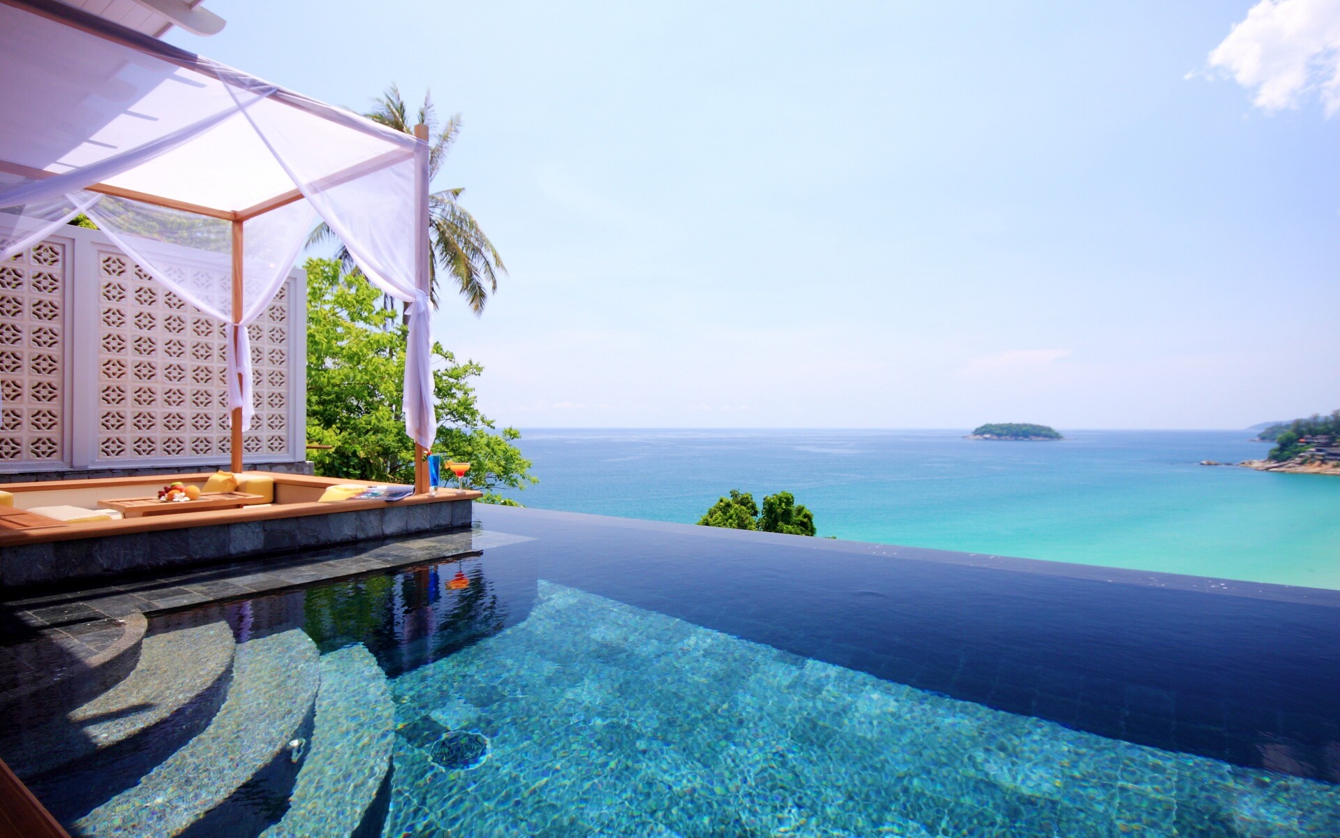 Бассейн на берегу моря обои