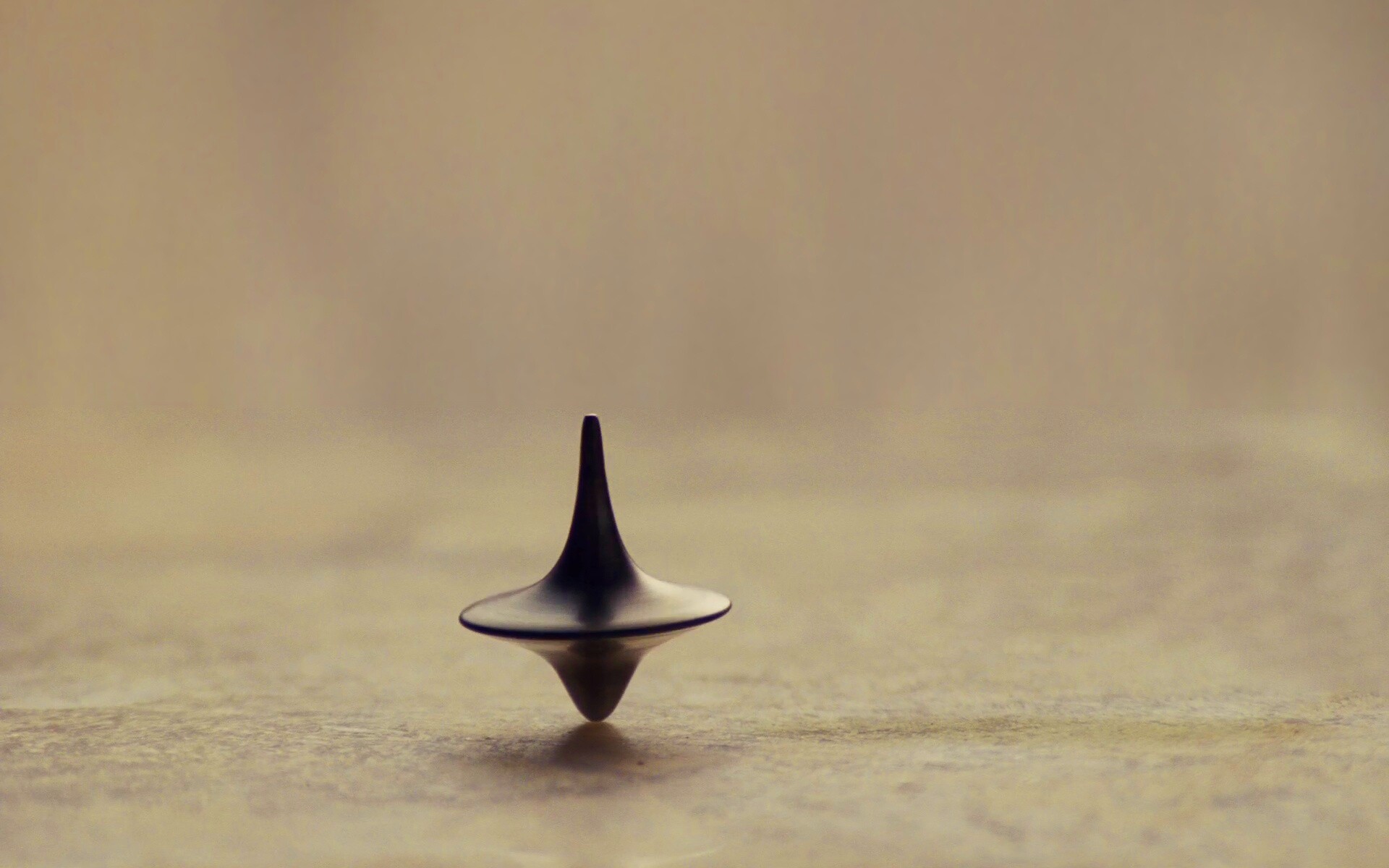 Волчок обои