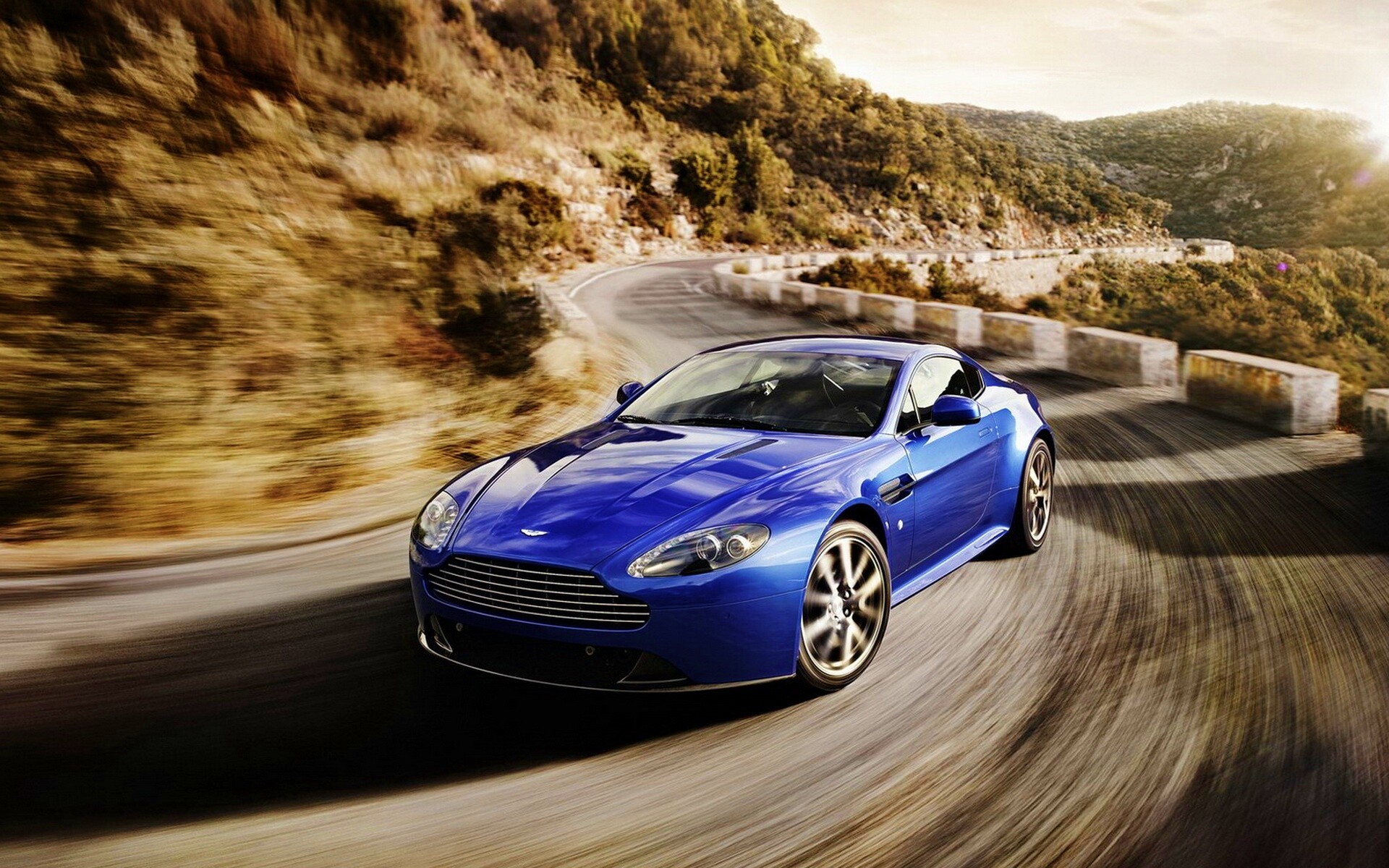 Синий Aston Martin обои