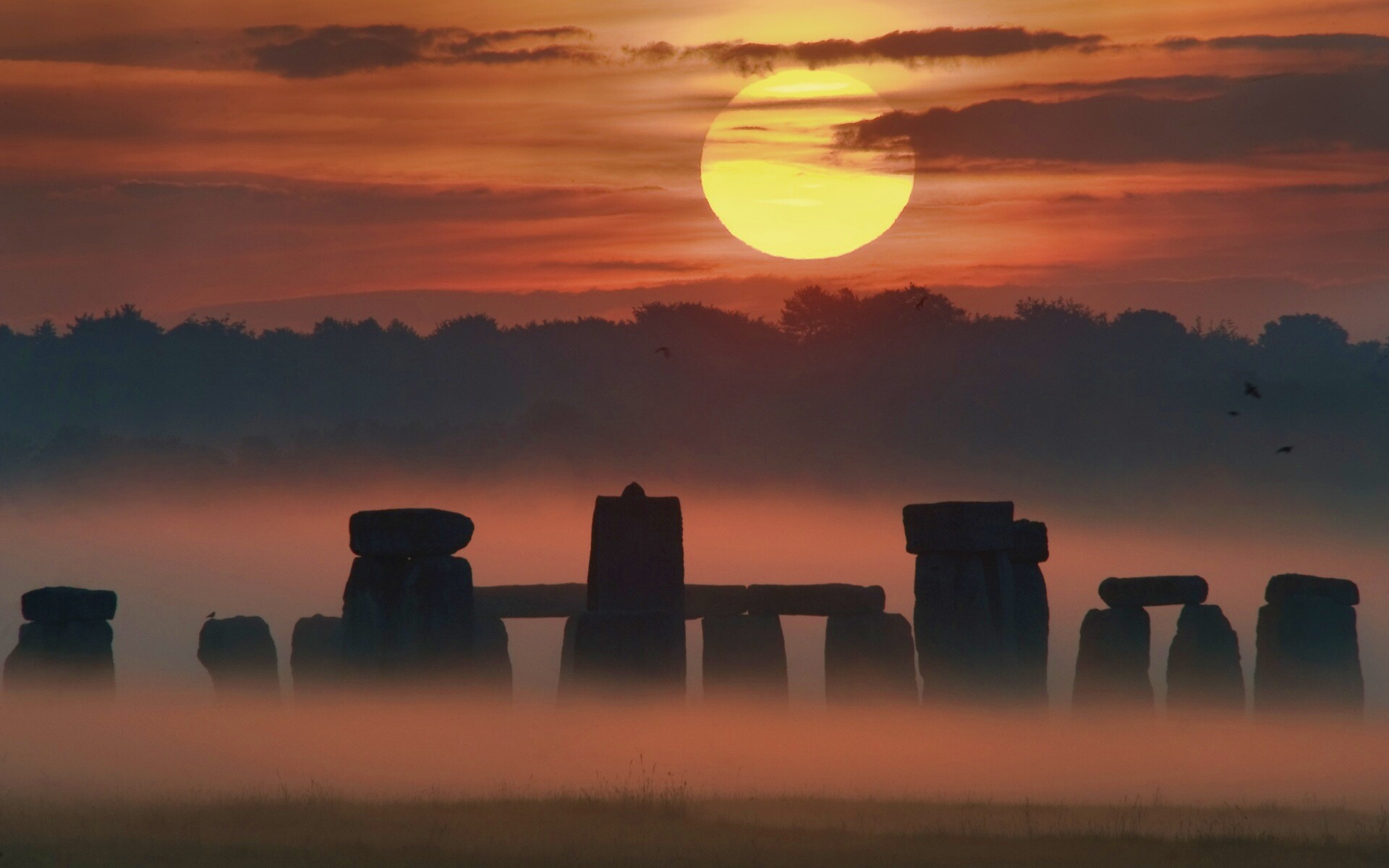Стоунхэндж в утреннем тумане обои