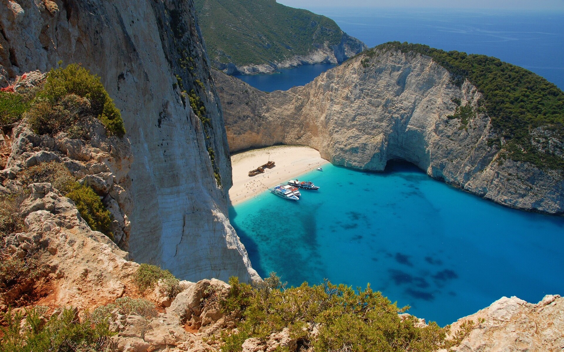 Яхты в бухте обои