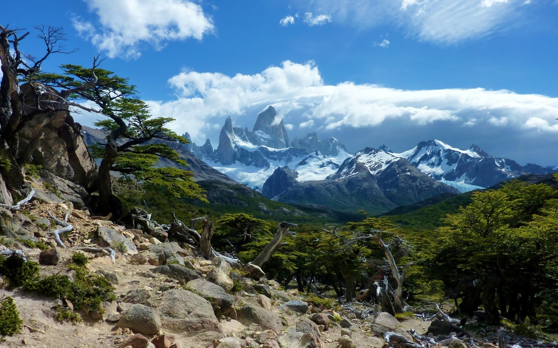 Далекие горные вершины обои