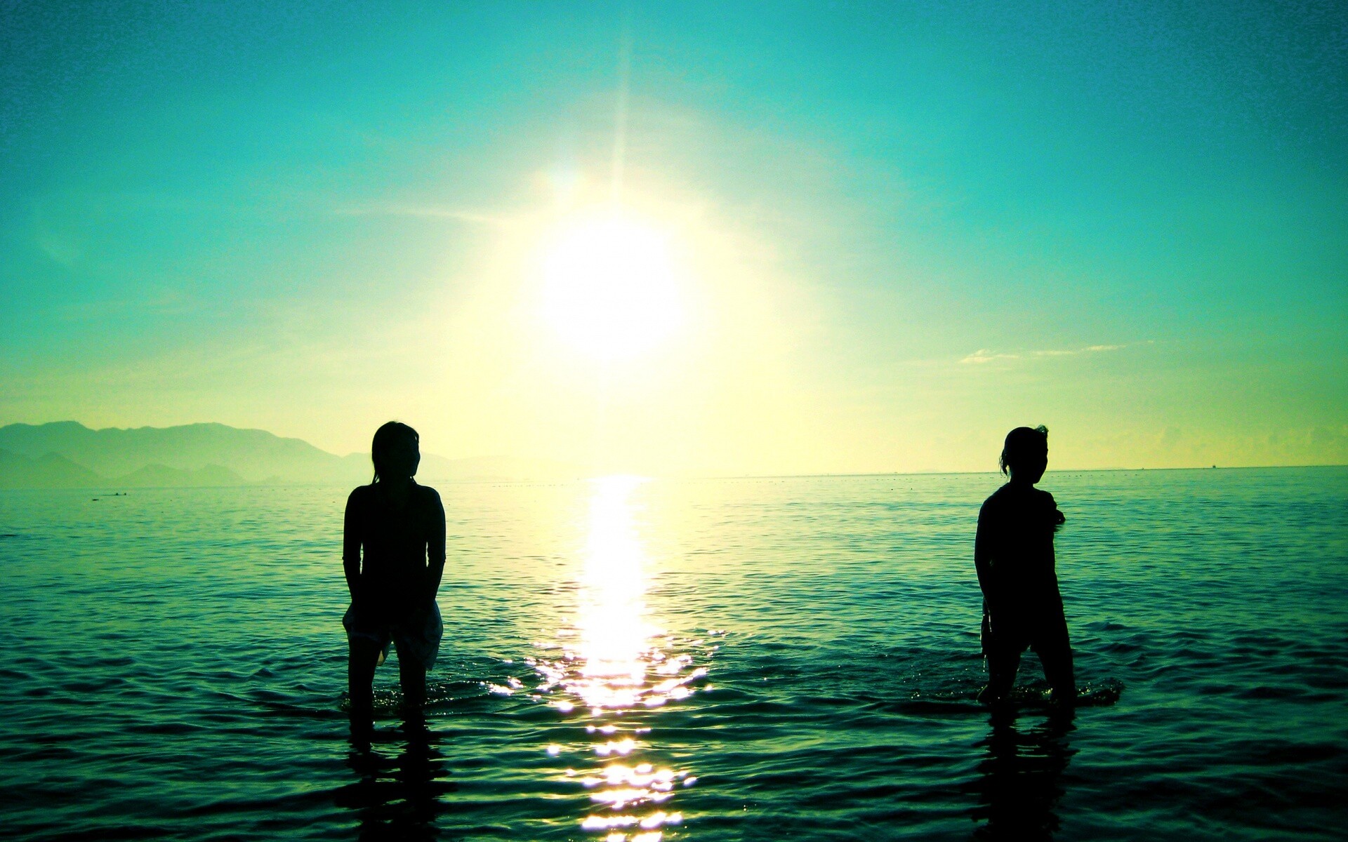 Море, солнце, девушки обои