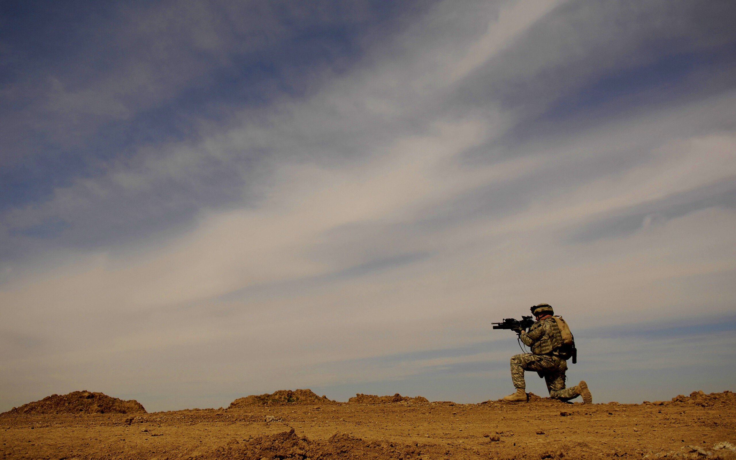 Стрельба с колена обои