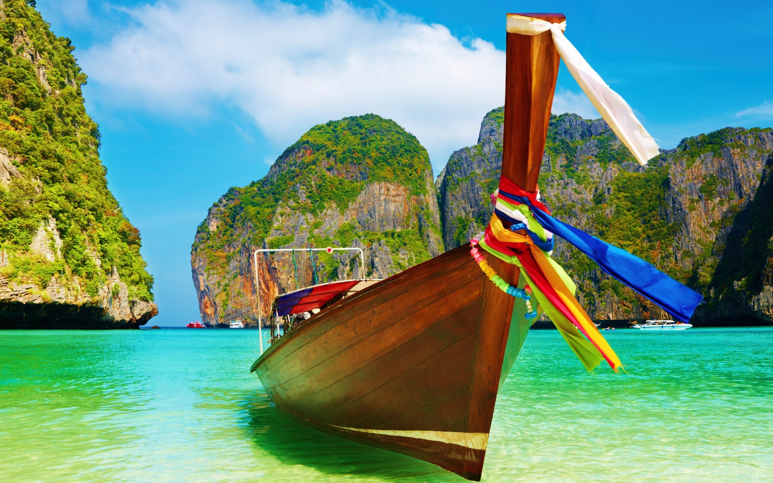 Лодка в райских водах обои