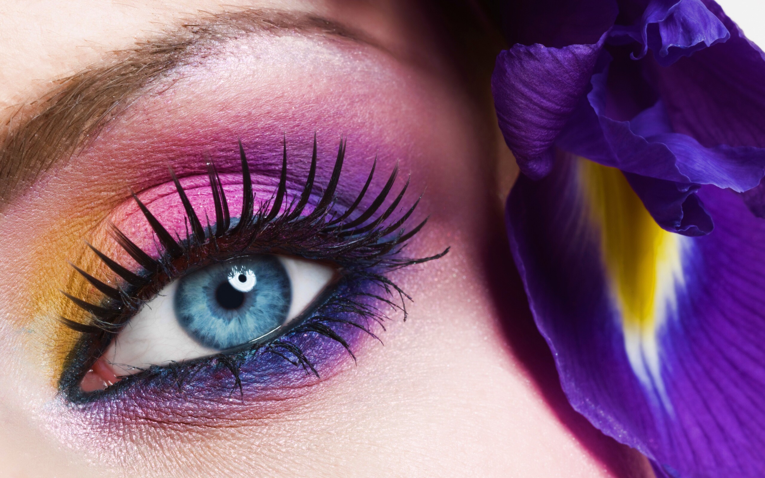 Макияж и цветок обои