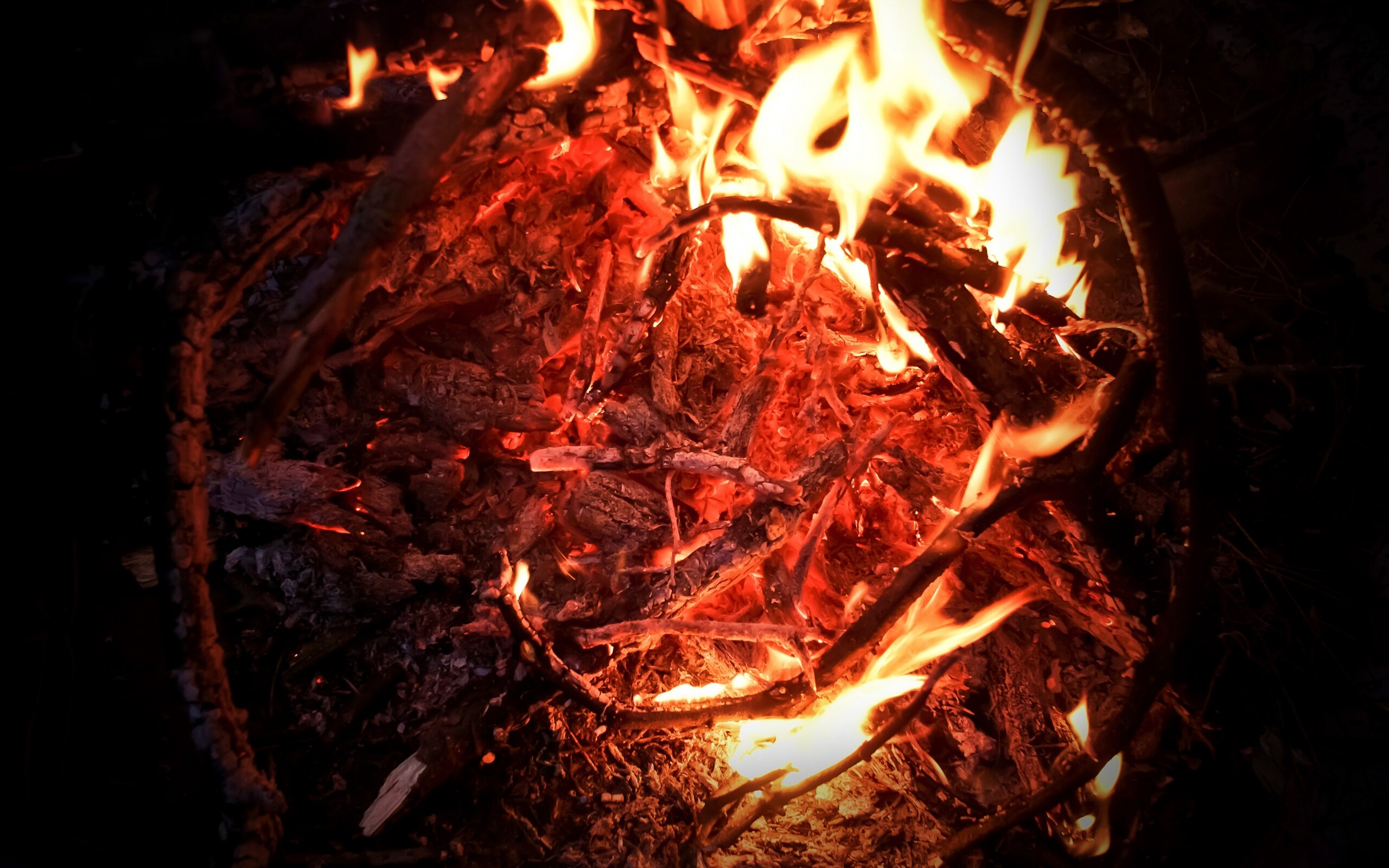 Костёр крупным планом обои