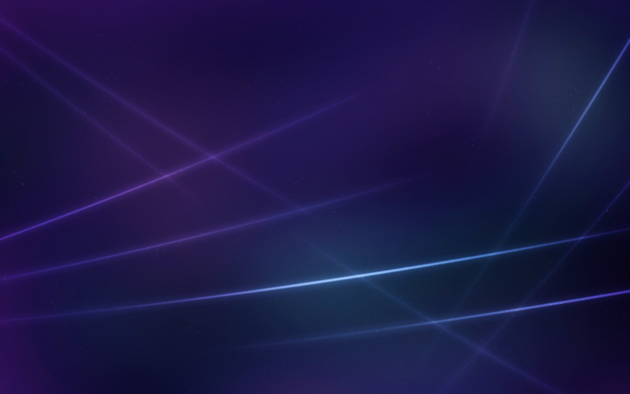 Лучи света на фиолетовом фоне обои