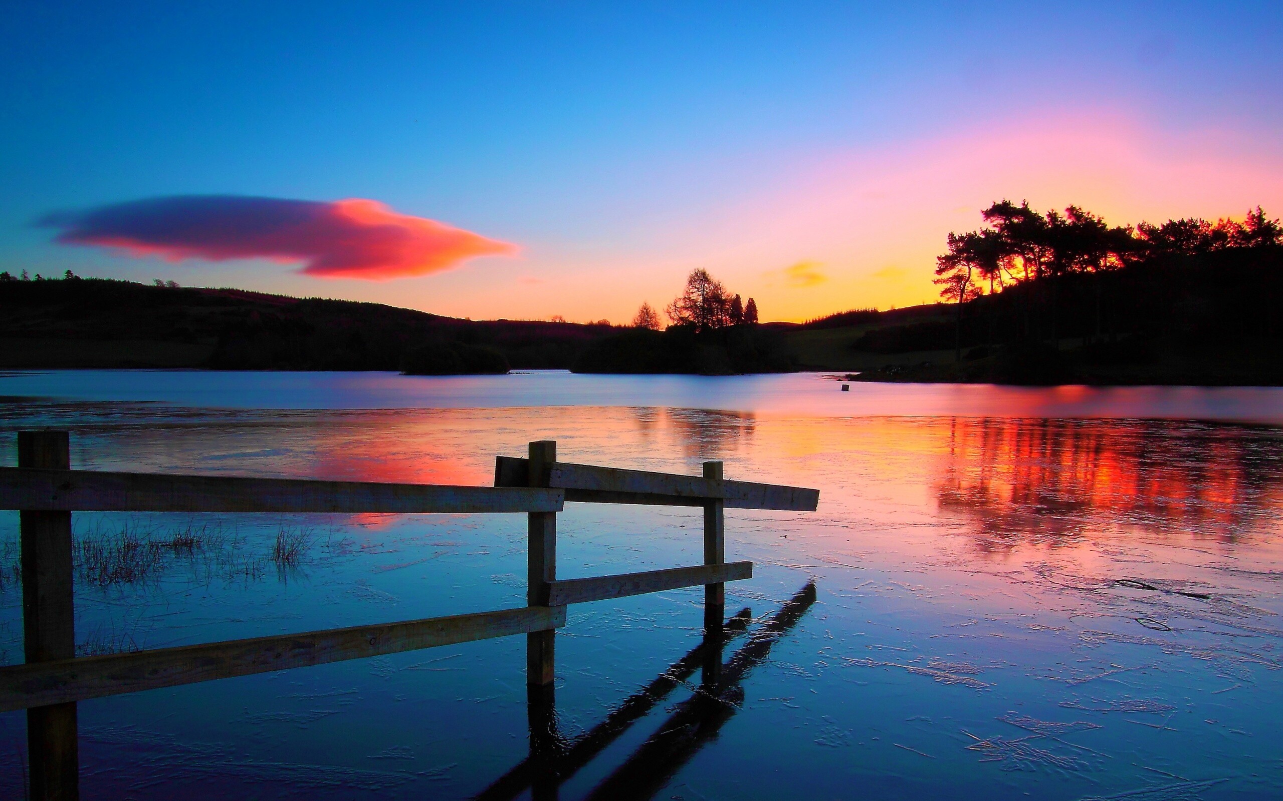 Красивый закат на озере обои