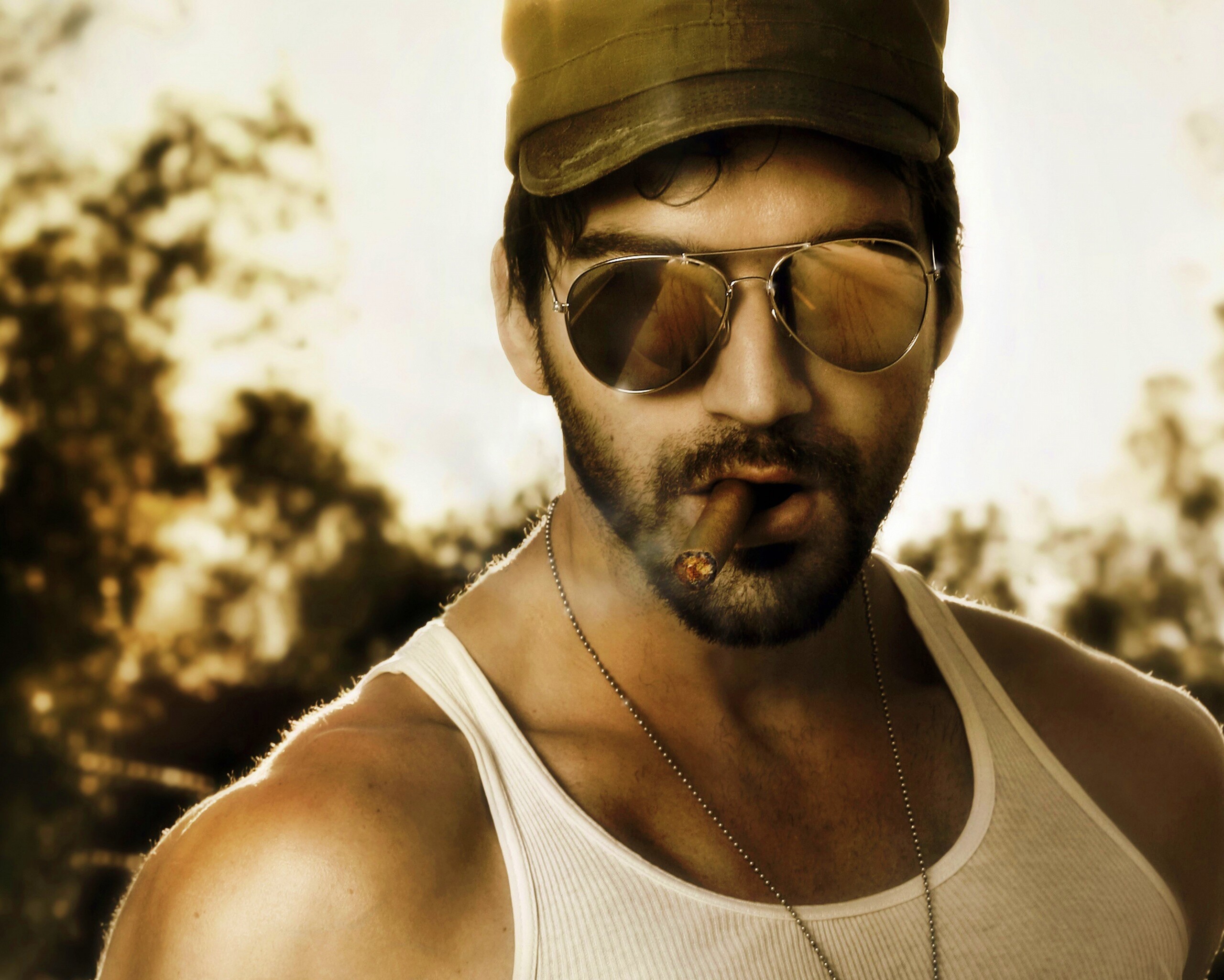 Суровый парень с сигарой обои